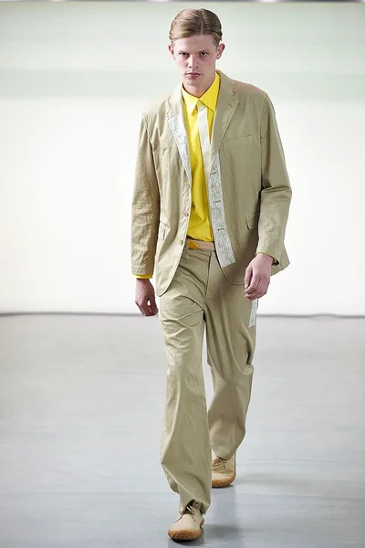Look 11